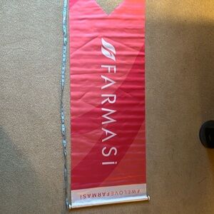 Farmasi Vibrant Red Display Banner